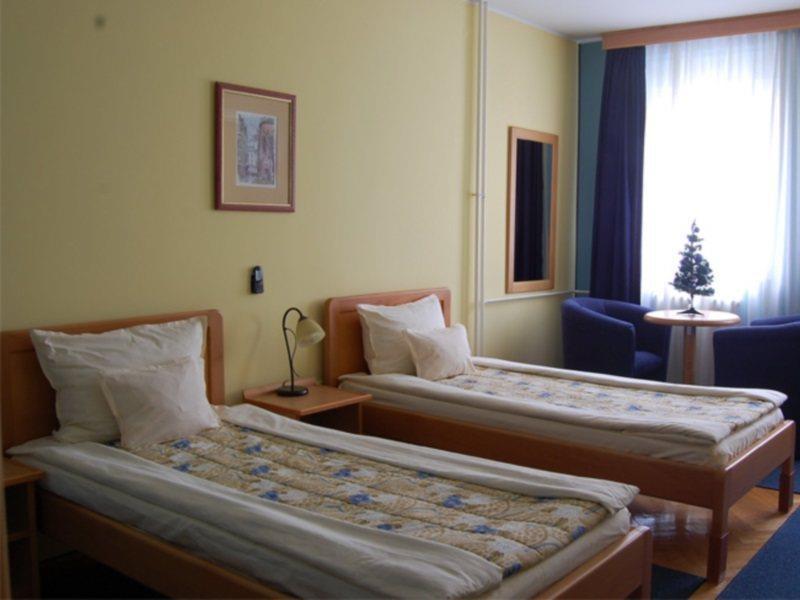 Voyager Bed & Breakfast โนวีซาด ภายนอก รูปภาพ