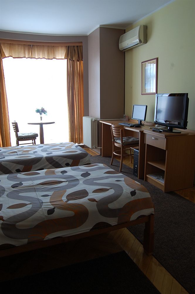 Voyager Bed & Breakfast โนวีซาด ภายนอก รูปภาพ