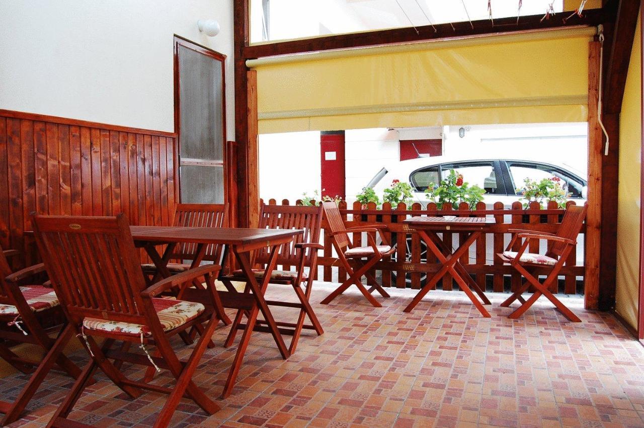 Voyager Bed & Breakfast โนวีซาด ร้านอาหาร รูปภาพ