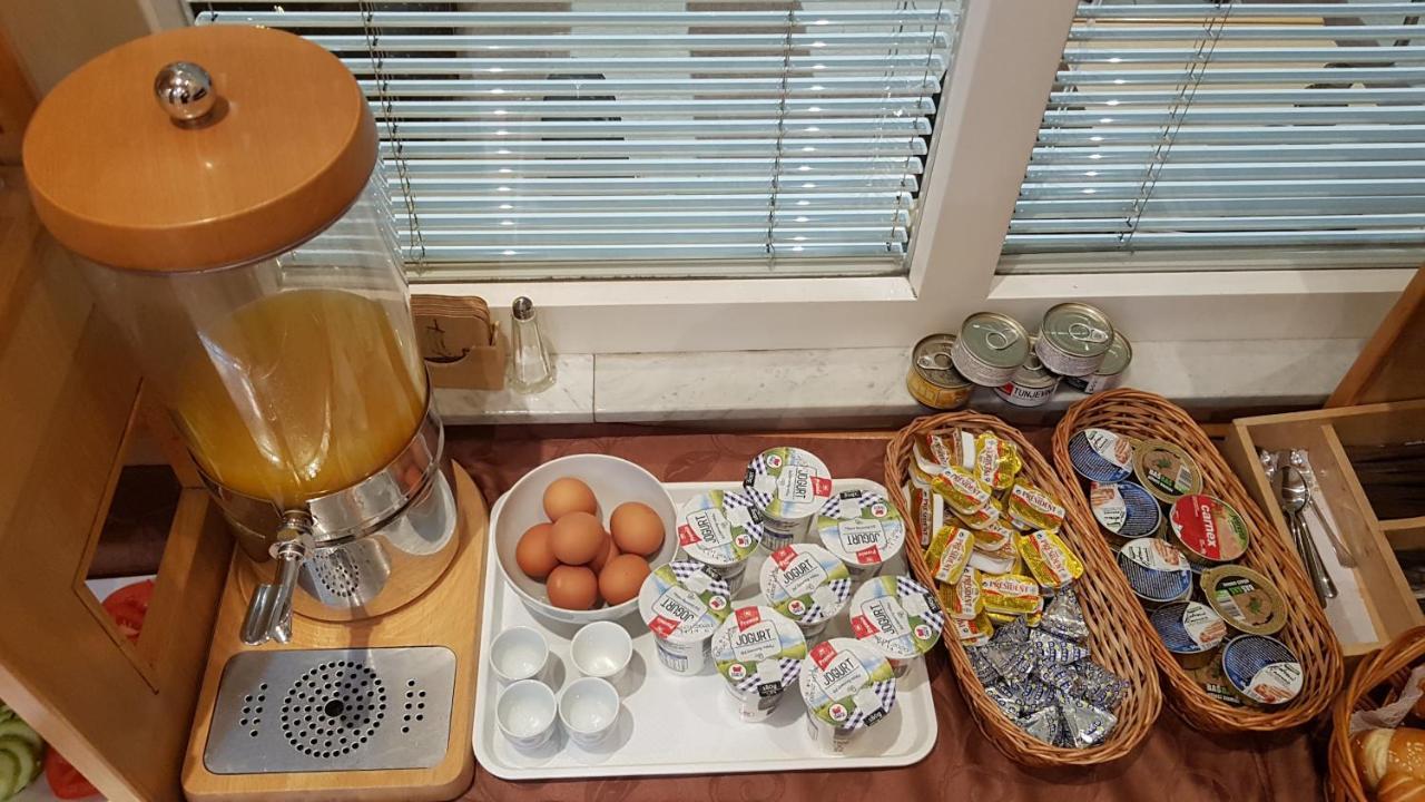 Voyager Bed & Breakfast โนวีซาด ภายนอก รูปภาพ